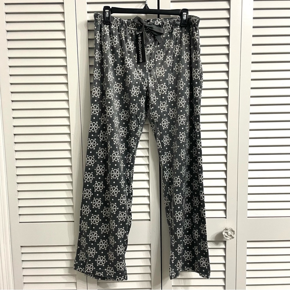 NWT #Follow Me Pajama Pants Gray White Snowflake Soft Velour Low Rise M
